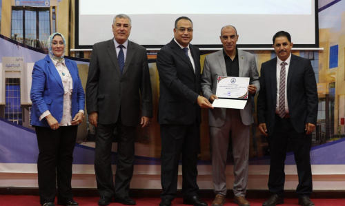احتفالية جامعة العريش لتكريم الزملاء المحالين إلى المعاش والعاملين المتميزين - Image 2